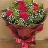 Buquê tradicional de 6 rosas vermelhas importadas - Floricultura em Curitiba. Disponível para entrega local