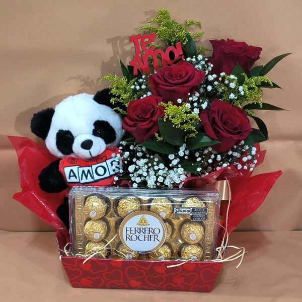 Cesta de presente com urso panda, caixa de Ferrero Rocher, arranjo de rosas e placa Te Amo - Floricultura Curitiba.