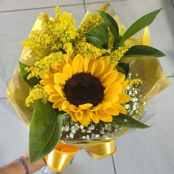 Quer presentear com alegria? Compre um girassol decorado em Curitiba. O mimo perfeito para agradecer ou desejar bom dia.