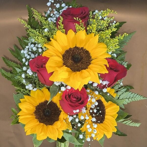 O presente ideal para celebrar com alegria e amor. Entrega na Bettega Flores