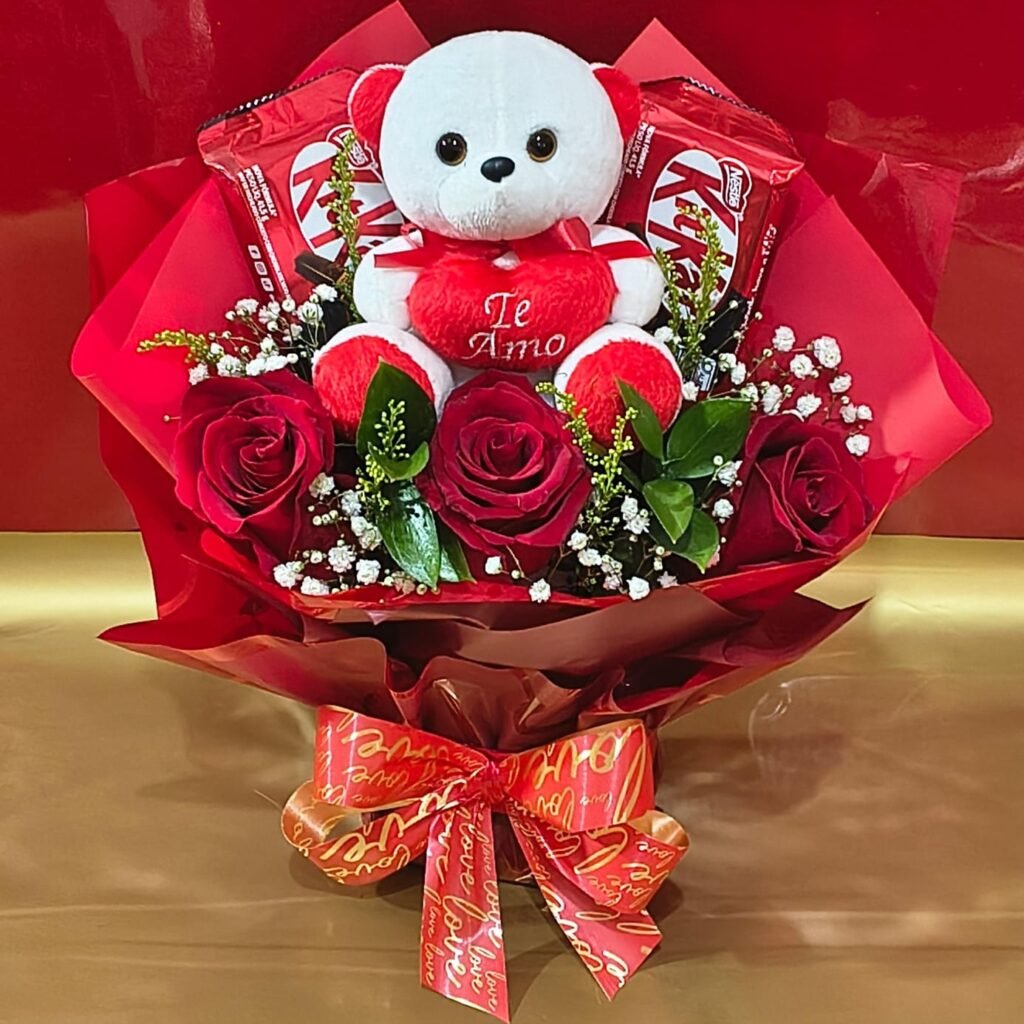 Ramalhete de 3 Rosas Importadas, Urso de Pelúcia e KitKat