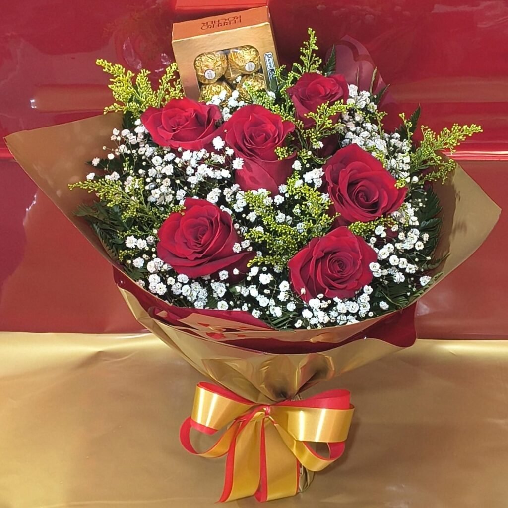 Buquê Tradicional de 6 Rosas Vermelhas e Caixa Ferrero Rocher