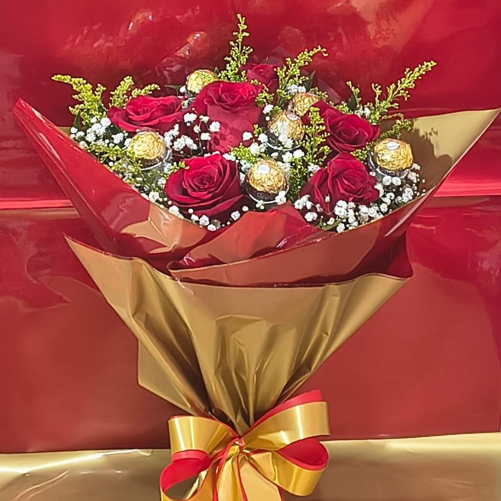 Buquê Tradicional de 6 Rosas Vermelhas e 6 Ferrero Rocher