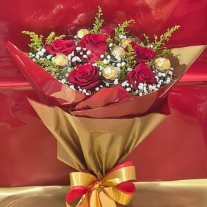 Buquê Tradicional de 6 Rosas Vermelhas e 6 Ferrero Rocher